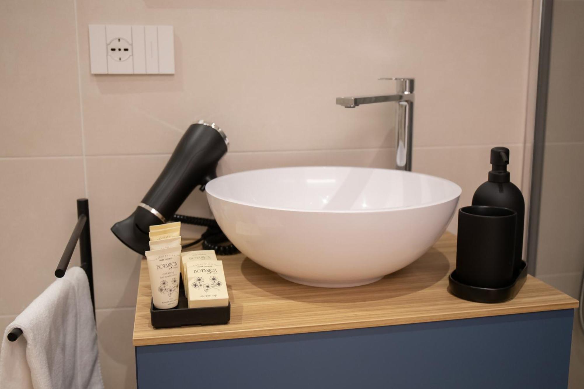 Amendola City View Apartments Suite Romantica كومو المظهر الخارجي الصورة